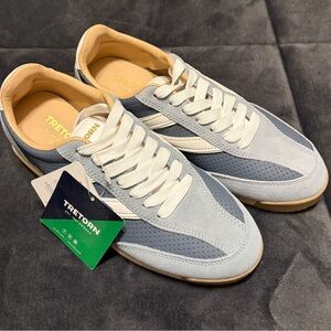 New Tretorn women’s 7 Light Blue Suede & Leather Sneakers